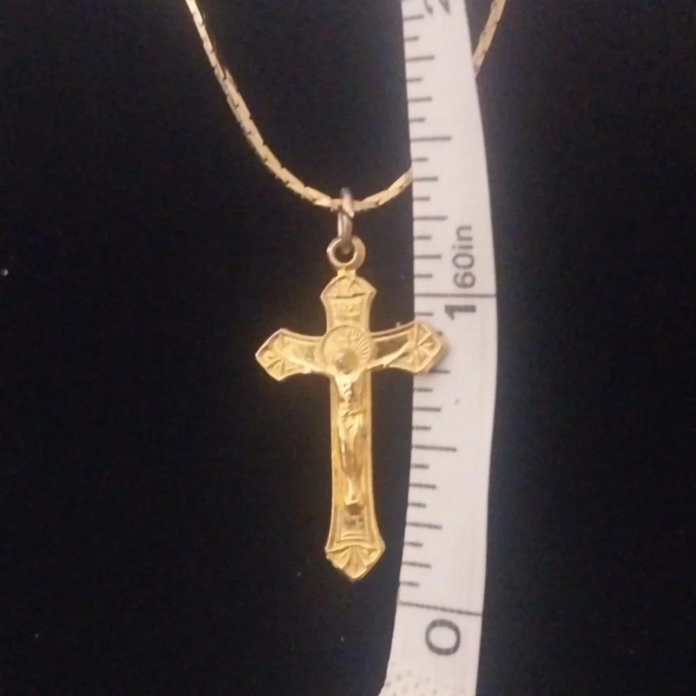 Gold cross pendent - Picture 5 of 6
